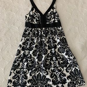 LOFT black and white damask print dress. Sz. 2
